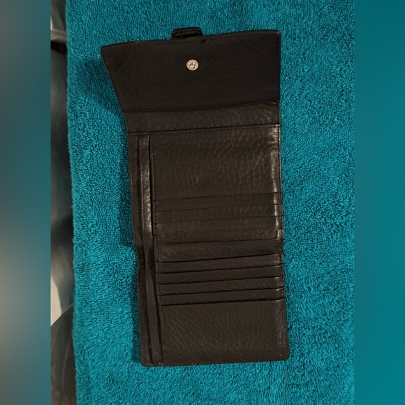 Kenneth Cole Black Leather Trifold Womens Wallet - Picture 6 of 6